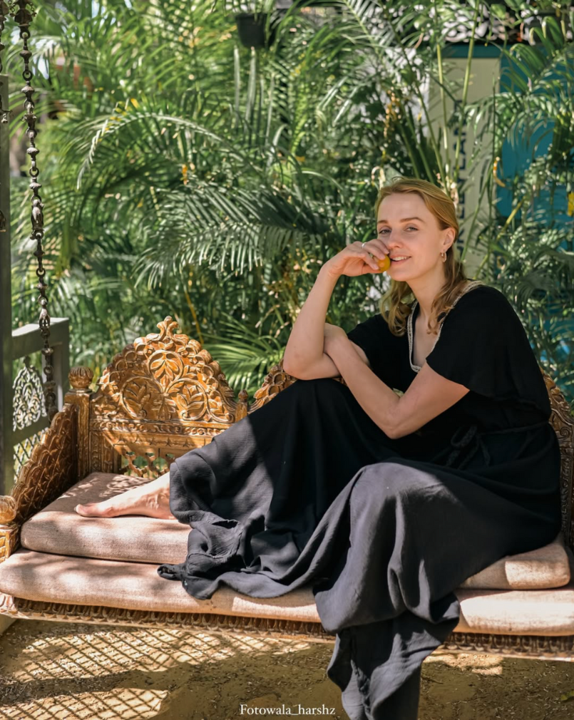 Anna, a Hindi learner, sitting and smiling in a posed portrait – featured in our video lesson on using the Hindi word "जो" (relative pronoun). Photo by The Fotowala Studio.